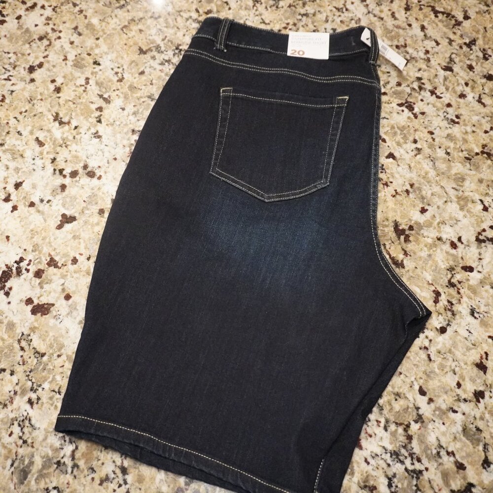 Lane Bryant Flex Magic Waistband Mid-Rise Bermuda Shorts -Size 20 - Picture 2 of 3